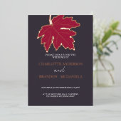 Red Autumn Maple Leaf Wedding Gold Folie Uitnodiging (Staand Voorkant)