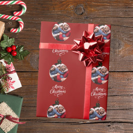 Red bauble foto leuk script kerst cadeaupapier