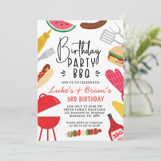 Red BBQ Twins of doe mee met verjaardagsuitnodigin Kaart (Staand voorkant)