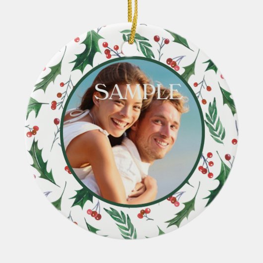 Red Berry Holly Foto Sjabloon Onze eerste kerstker Keramisch Ornament (Voorkant)