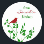 Red Bird Christmas Custom Bakken Stickers<br><div class="desc">Deze schattige en moderne stickers hebben een rode vogel op een groene tak en de naam van uw keuze. Perfect om te hechten aan kerstgebakken goederen en andere kerstcadeaus. Maakt een geweldig cadeau voor degenen die graag bakken en conserven maken,  enz.</div>