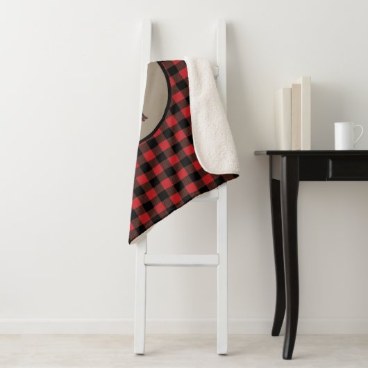 Red Black Buffalo Plaid Standing Buck Deer Sherpa Deken (In situ)