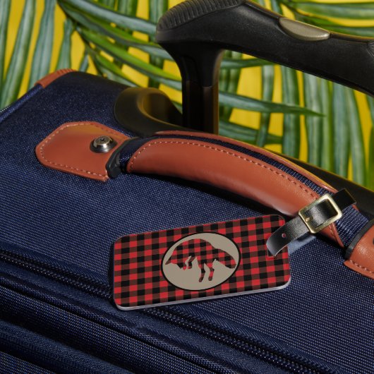 Red Black Buffalo Plays Fox Bagagelabel (Voorkant Insitu 3)