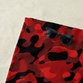 Red Black Camouflage Print Patroon Strandlaken (In situ)