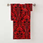 Red & Black Floral Damask Bad Handdoek (Insitu)