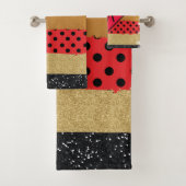 Red Black Gold Glitter Brush Stroke Monogramed Bad Handdoek (Insitu)