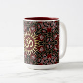 Red Black Gold OM Courage Energy Mandala Tweekleurige Koffiemok (Voorkant rechts)
