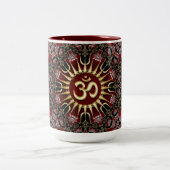 Red Black Gold OM Courage Energy Mandala Tweekleurige Koffiemok (Center)