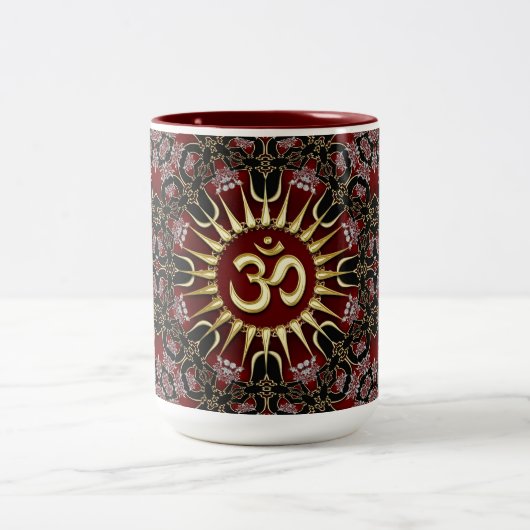 Red Black Gold OM Courage Energy Mandala Tweekleurige Koffiemok (Center)