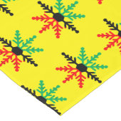 Red Black Green Yellow Snowflakes Kwanzaa Lange Tafelloper (Hoek)