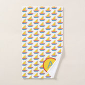 Red Blue and Yellow Toy Sailboat Monogram Bad Handdoek (Handdoek)