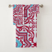 Red Blue Ceramic Style Azulejo Monogram Bad Handdoek (Insitu)