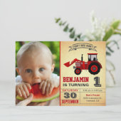 Red Boerderij Tractor Foto 1st First Birthday Part Kaart (Staand voorkant)