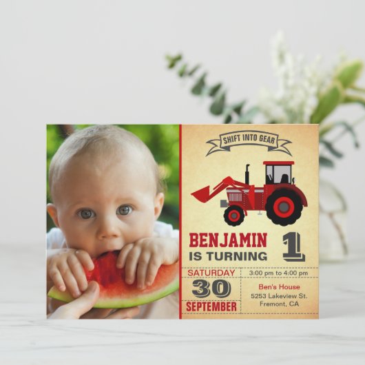 Red Boerderij Tractor Foto 1st First Birthday Part Kaart (Staand voorkant)