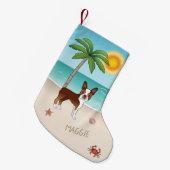 Red Boston Terrier bij een tropisch zomerstrand Kleine Kerstsok (Voorkant (Hangend))