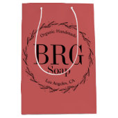 Red Botanical Wreath Monogram Retail Store Medium Cadeauzakje (Voorkant)