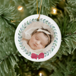 Red Bow-Adorned Krans Baby's Eerste Kerstmis Keramisch Ornament