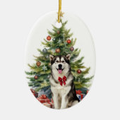 Red Bow Alaskan Malamute Hondenkerst Keramisch Ornament (Voorkant)