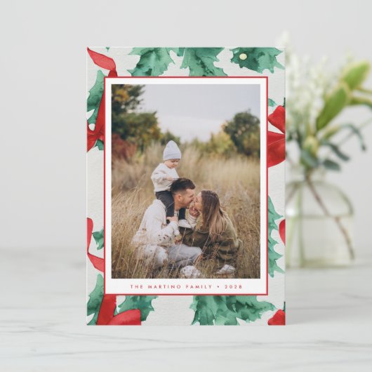 Red Bow Holiday Greenery Foto Kerst Kaart (Staand voorkant)