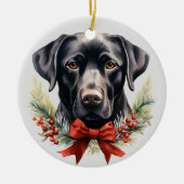 Red Bow Pine Bough Berry Labrador Retriever Dog Keramisch Ornament (Voorkant)