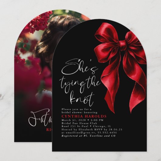 Red Bow She's Tying the Knot Bridal Shower Photo Kaart (Voorkant / Achterkant)