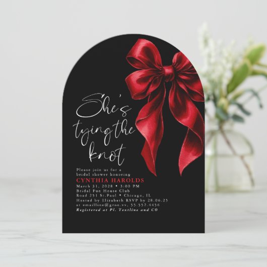 Red Bow She's Tying the Knot Bridal Shower Photo Kaart (Staand voorkant)