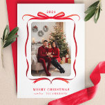 Red Bow Wavy Ribbon Lijst Vrolijke Kerstfoto Feestdagenkaart<br><div class="desc">Stuur oprechte vakantiewensen met deze Red Bow Wavy Ribbon Lijst Merry Christmas Photo Card. Met een feestelijke rode boog en golvend lint ontwerp dat elegant lijsten uw foto, deze kaart straalt kerstvreugde en sophisticatie. Perfect voor het delen van uw favoriete familiemomenten, dit ontwerp voegt een vleugje elegantie toe aan uw...</div>
