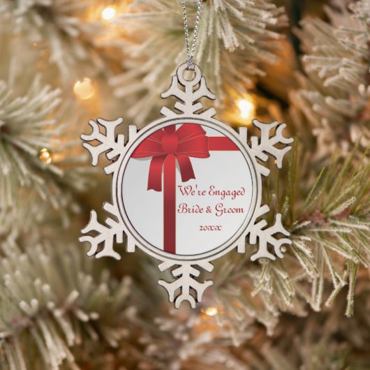 Red Bows Winter Verloving Tin Sneeuwvlok Ornament (Boom)