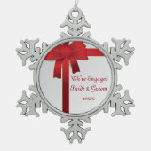 Red Bows Winter Verloving Tin Sneeuwvlok Ornament (Voorkant)