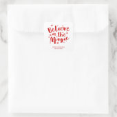 Red Brush Script Believe In The Magic Christmas Vierkante Sticker (Tas)