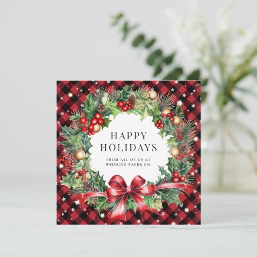 Red Buffalo Plaid Sterren Holly Berries Business Feestdagenkaart (Staand voorkant)