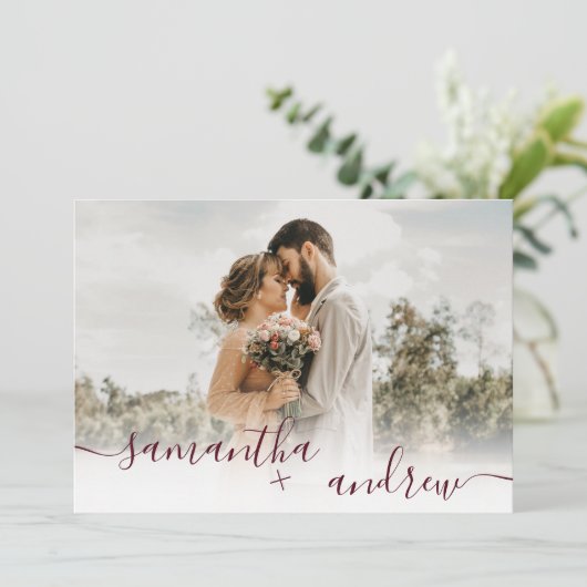 Red burgundy minimalistisch script 5 foto's bruilo kaart (Staand voorkant)