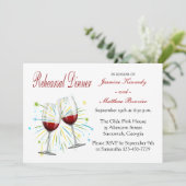 Red Burgundy Wedding Rehearsal Dinner Wine Glasses Kaart (Staand voorkant)