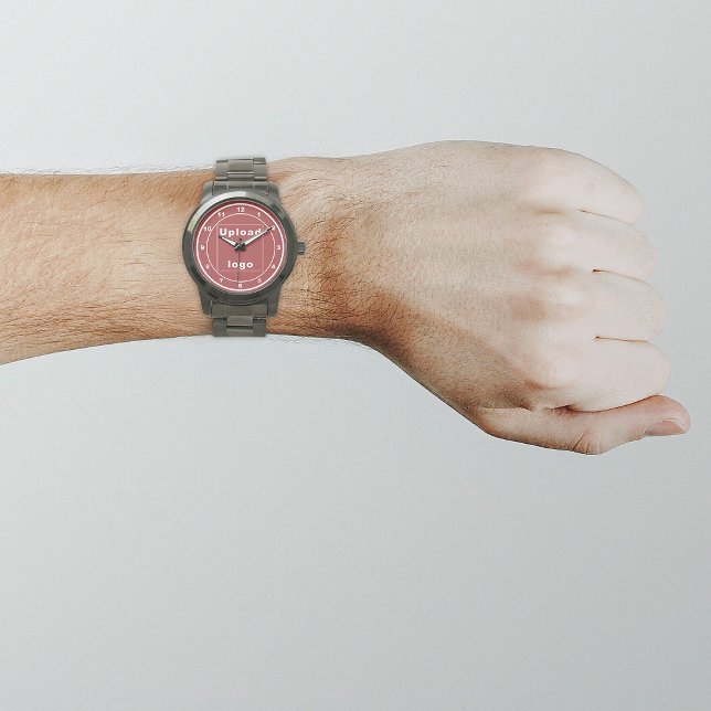 Red Business Brand op Mannen Horloge (Your business logo with red background on men's watch.)