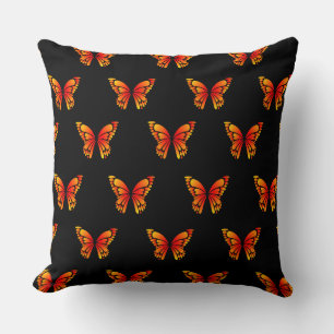 Red Butterflys door winkelier. Kussen