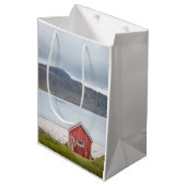Red Cabin Ramberg Lofoten Medium Cadeauzakje (Voorkant Gekanteld)