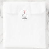 Red Caduceus Keep Calm Ik ben verpleegster Ronde Sticker (Tas)