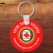 Red CANADA Vlag 2024 TOTAAL ZONSVERDUISTERING Souv Sleutelhanger (Voorkant)