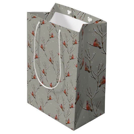 Red Cardinal Perched on a Tree Branch Gift Bag Medium Cadeauzakje (Achterkant Gekanteld)