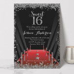 Red Carpet Hollywood Silver Glitter Sweet 16 Kaart<br><div class="desc">Stijlvol Hollywood noemde Sweet 16 uitnodigingen. Het ontwerp bevat een rode tapijtschijnwerpers en een faux zilveren glittergrens om te vieren dat je zestien zoete kerels moet draaien. Design zijn platte grafische kaarten - GEEN WERKELIJKE GLITTER.</div>