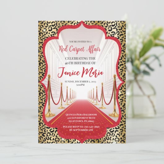 Red Carpet Leopard Birthday Invitation Kaart (Staand voorkant)