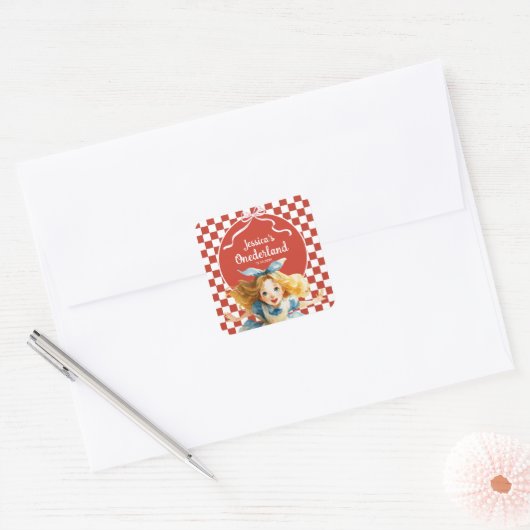 Red Checkered Alice in ONEDERLAND 1st Birthday Vierkante Sticker (Envelop)