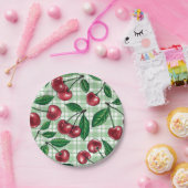 Red cherries on light green gingham papieren bordje (Feest)