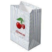 Red Cherries op Blue Stripes Graphic Pattern Medium Cadeauzakje (Voorkant Gekanteld)