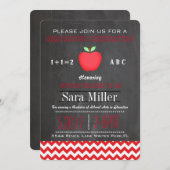 Red Chevron / Apple Teacher Afstuderen Invitation Kaart (Voorkant / Achterkant)