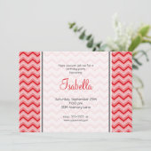 Red Chevron Birthday Uitnodiging (Staand voorkant)