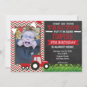 Red Chevron Tractor Birthday Party Invitation Kaart (Voorkant)