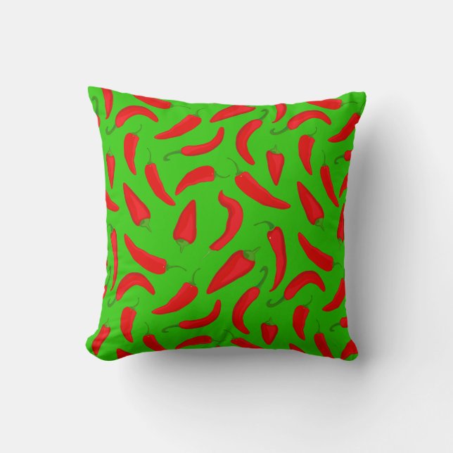 Red Chili Pepper Pattern op Green Fun Kussen (Voorkant)