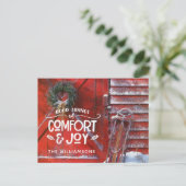 Red Christmas Barn Country Script Comfort en Joy Feestdagenkaart (Staand voorkant)