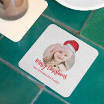 Red Christmas Santa Hat Schattige feest Kartonnen Onderzetters<br><div class="desc">Vier het seizoen met Merry Christmas party benodigdheden met een schattig rood en wit ontwerp! 🎄✨ Dit feestelijke item toont een waterverf Sinterklaas pet, grillige kalligrafie script, en een cirkel foto template te personaliseren met uw aangepaste familienaam. Perfect voor feestjes, dit klassieke kerstdecor combineert een eenvoudig minimalistisch ontwerp met een...</div>